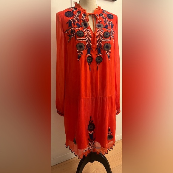 NWOT Lucy & Laurel Dress Embroidered Red Medium - Picture 3 of 8